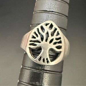 Vintage 925 Sterling Silver Tree of Life Ring Size 4  2.8g.